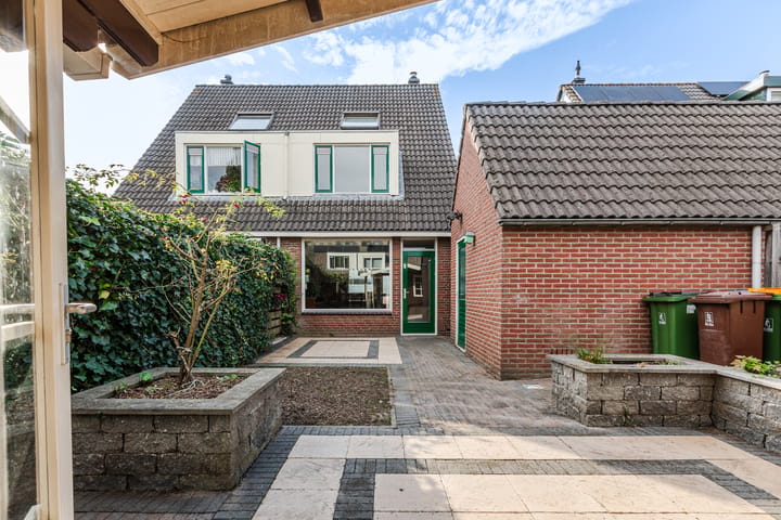 Twee-onder-één-kap te koop: Hobbemastraat 40, Ede
