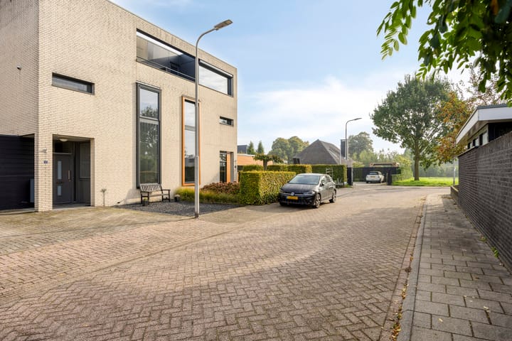 Tussenwoning te koop: Leeuwenstein 23, Udenhout