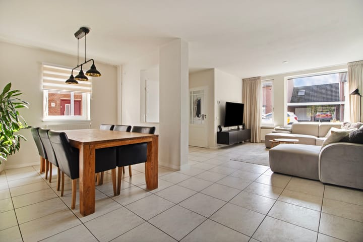 Tussenwoning te koop: Boegspriet 11, Maasbracht