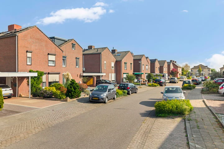 Tussenwoning te koop: Boegspriet 11, Maasbracht