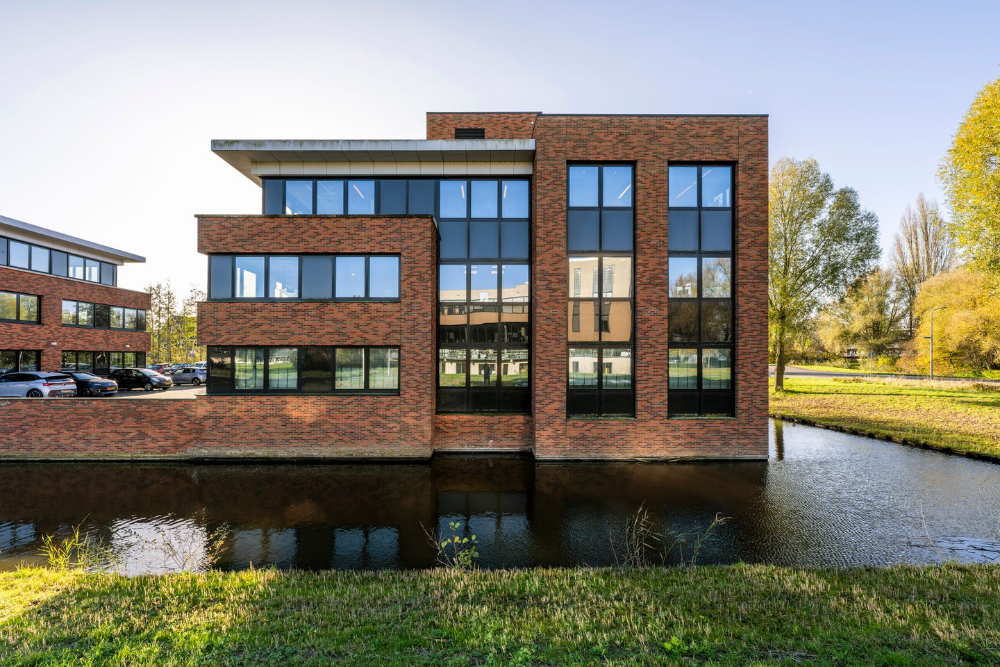 Bekijk foto 1 van Veteranenlaan 1