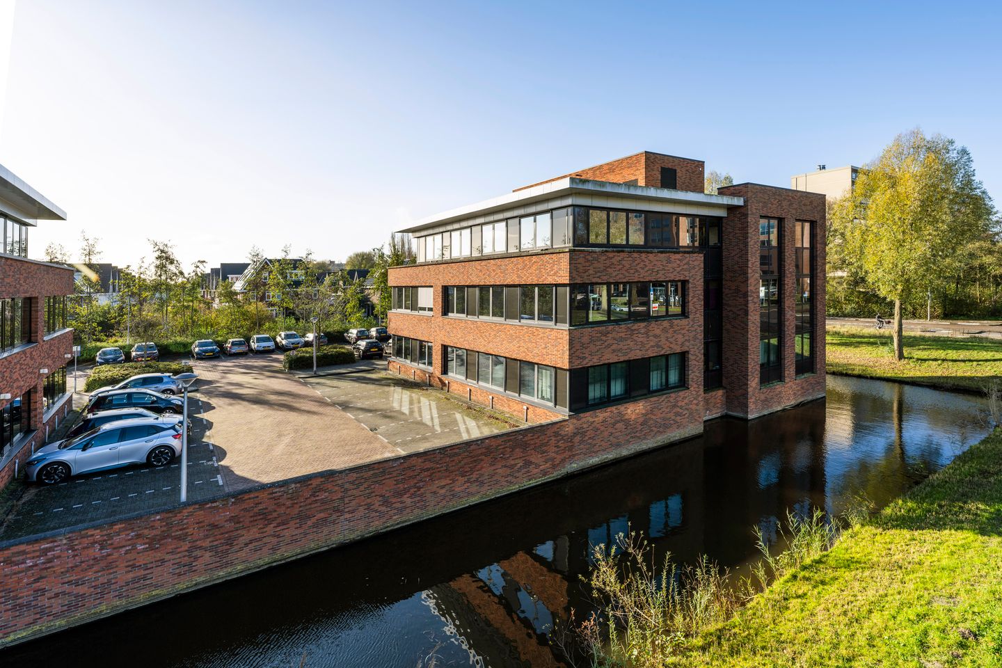 Bekijk foto 2 van Veteranenlaan 1