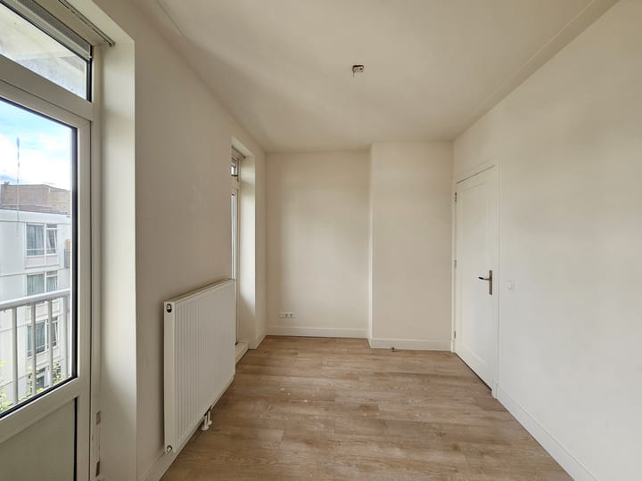 Appartement te huur: Meerhuizenstraat 5-3, Amsterdam