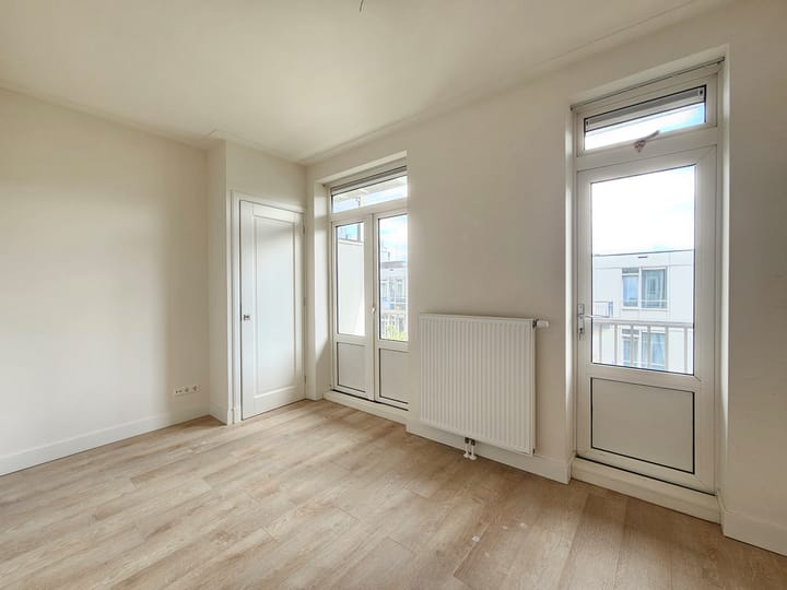 Appartement te huur: Meerhuizenstraat 5-3, Amsterdam