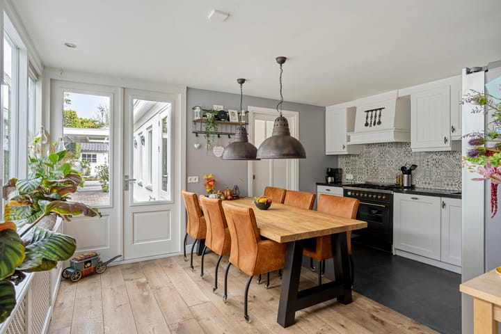 Twee-onder-één-kap te koop: Dorpsstraat 129, Helmond