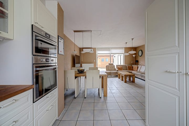 Tussenwoning te koop: Kouwenaardseweg 66, Hoogvliet Rotterdam