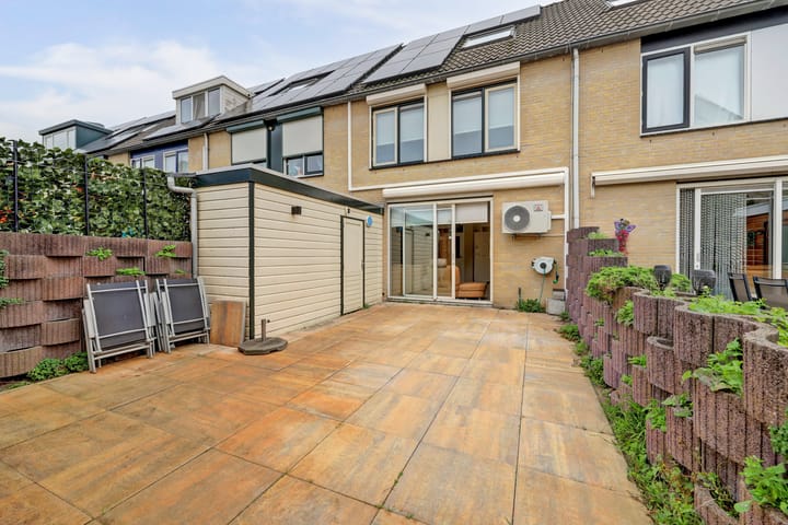 Tussenwoning te koop: Kouwenaardseweg 66, Hoogvliet Rotterdam
