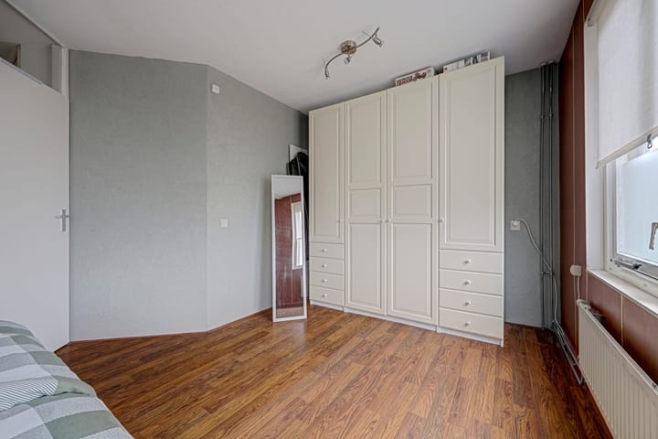 Tussenwoning te koop: Kouwenaardseweg 66, Hoogvliet Rotterdam