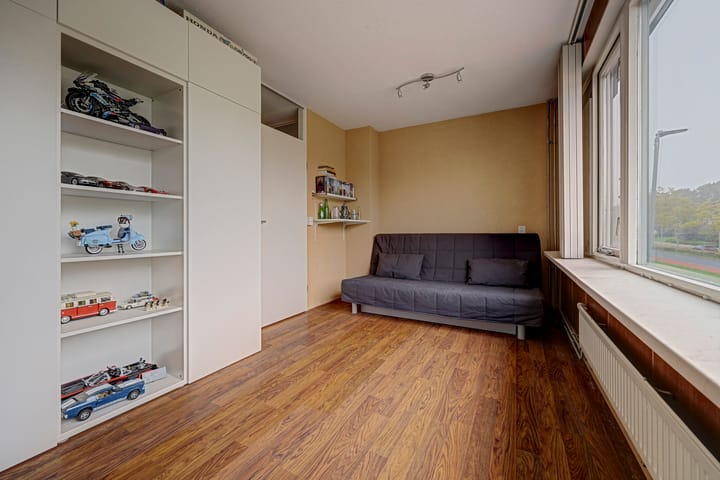 Tussenwoning te koop: Kouwenaardseweg 66, Hoogvliet Rotterdam