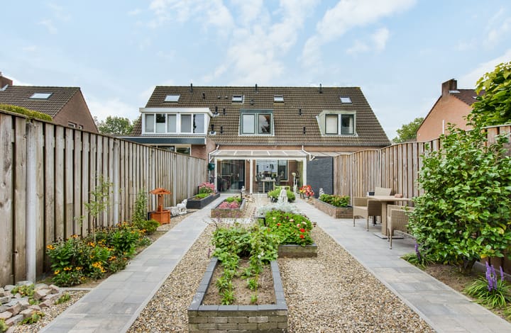 Tussenwoning te koop: Calluna 69, Oost West En Middelbeers