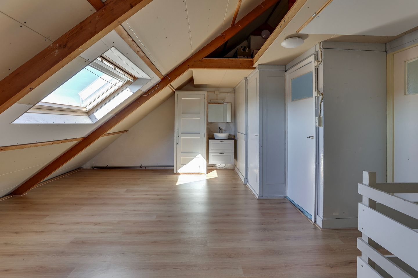 Photo 29 of Schuttevaerstraat 7