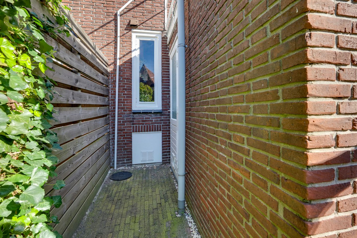 Photo 40 of Schuttevaerstraat 7