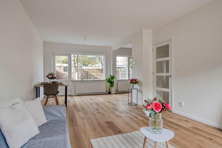 Tussenwoning te koop: Anne Franklaan 106, Bussum