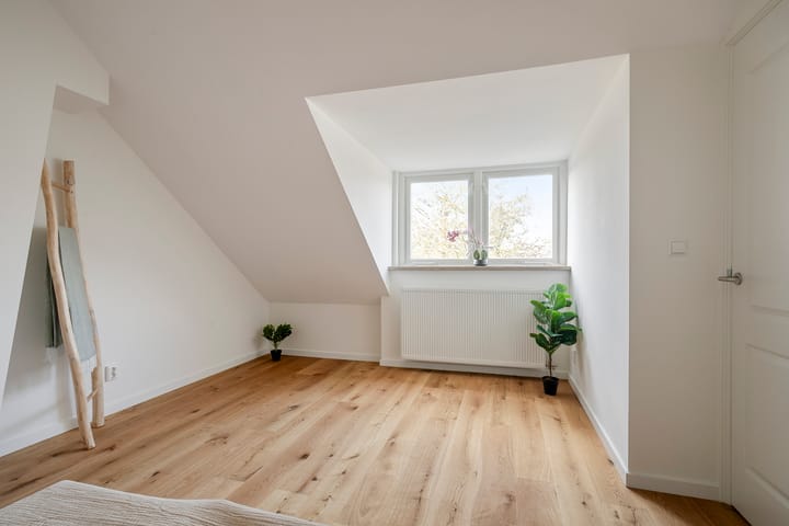 Tussenwoning te koop: Anne Franklaan 106, Bussum