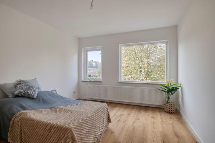 Tussenwoning te koop: Anne Franklaan 106, Bussum