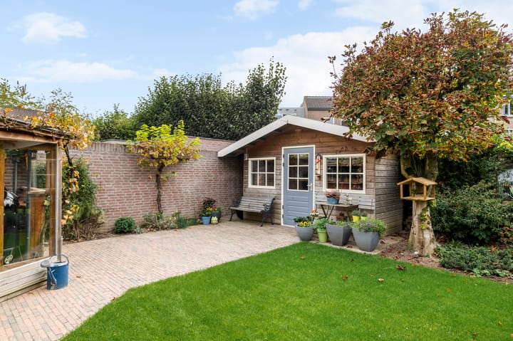 Tussenwoning te koop: Nederburcht 5, Buren (Ge)