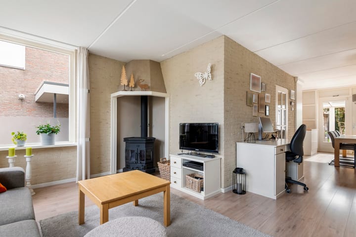 Tussenwoning te koop: Nederburcht 5, Buren (Ge)