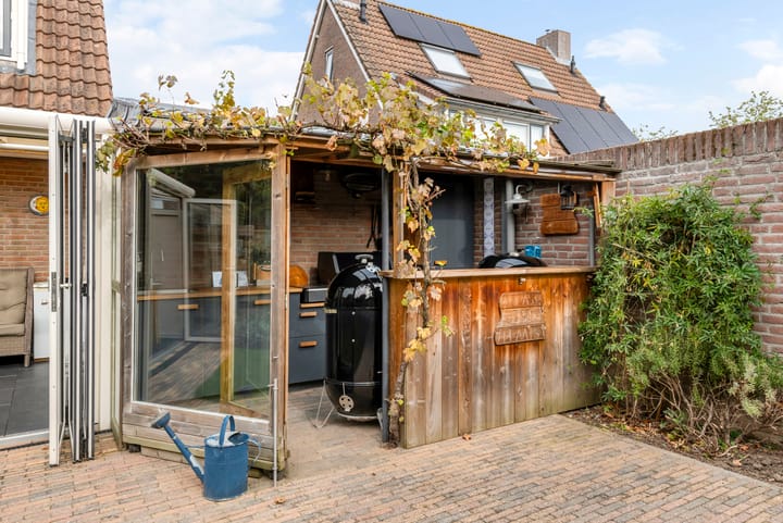 Tussenwoning te koop: Nederburcht 5, Buren (Ge)