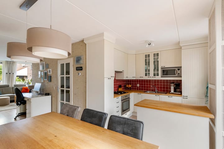 Tussenwoning te koop: Nederburcht 5, Buren (Ge)