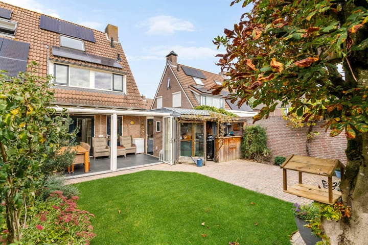 Tussenwoning te koop: Nederburcht 5, Buren (Ge)