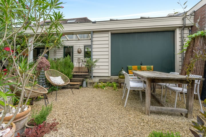 Tussenwoning te koop: Bodegraafsestraatweg 107, Gouda