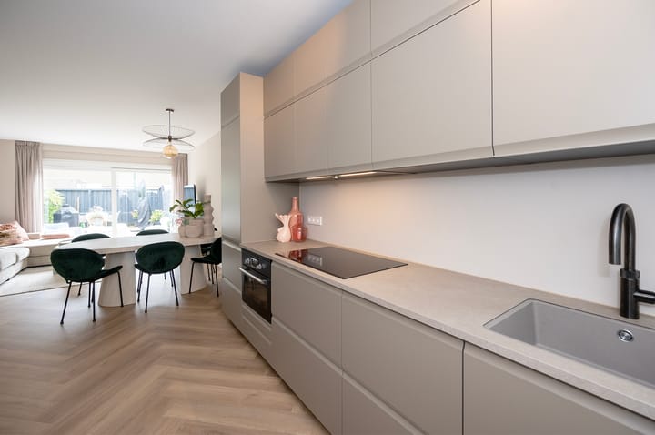 Tussenwoning te koop: Bloemstede 308, Maarssen