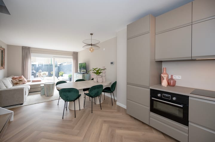 Tussenwoning te koop: Bloemstede 308, Maarssen