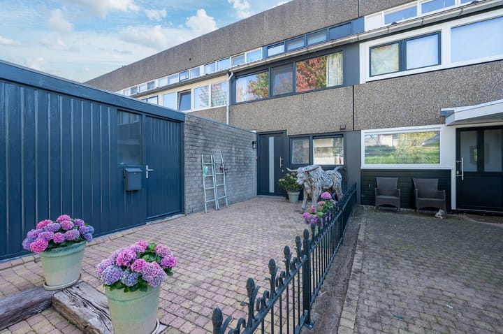 Tussenwoning te koop: Bloemstede 308, Maarssen
