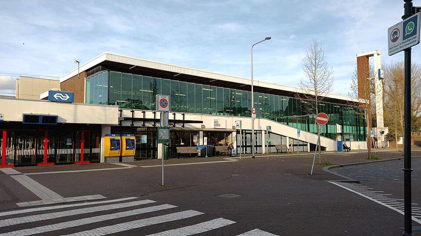 Bekijk foto 1 van Stationsplein 2-a