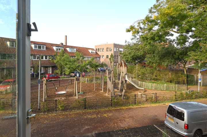 Tussenwoning te koop: Ampèrestraat 19, Hilversum