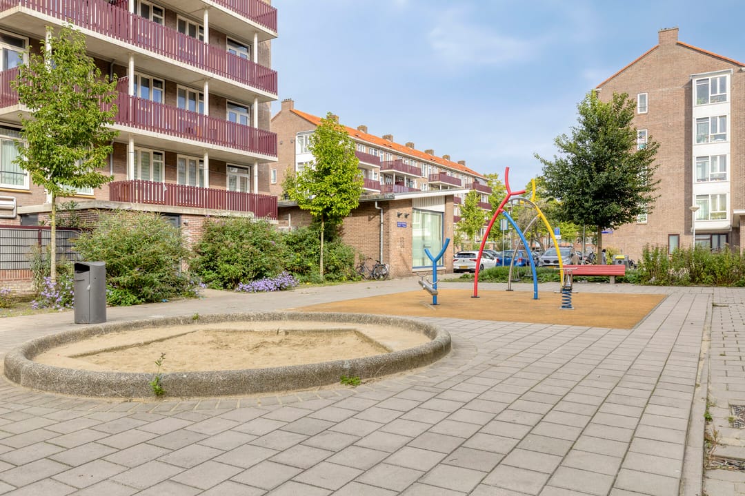 Photo 26 of Cornelis van Vollenhovenstraat 52