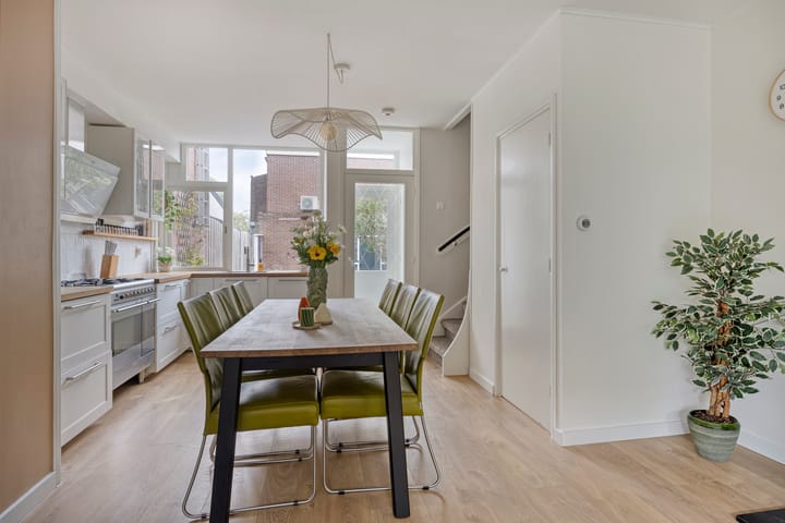 Tussenwoning te koop: Händelstraat 26, Vlaardingen