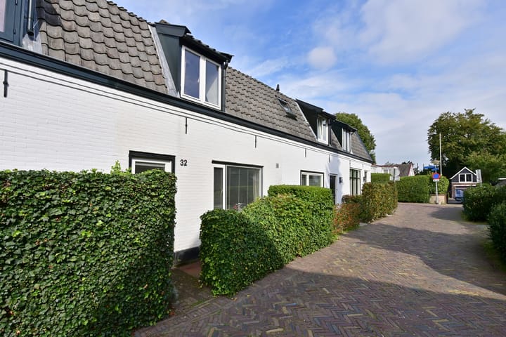 Tussenwoning te koop: Cornelis Bakkerlaan 32, Laren (Nh)
