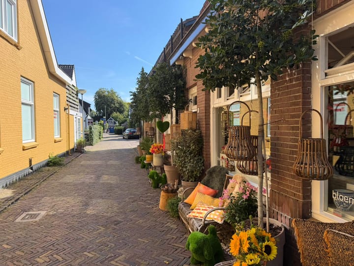 Tussenwoning te koop: Cornelis Bakkerlaan 32, Laren (Nh)