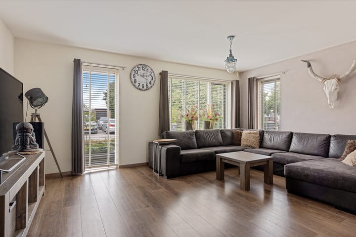 Twee-onder-één-kap te koop: Pastoor J H Wesselstraat 1, Coevorden