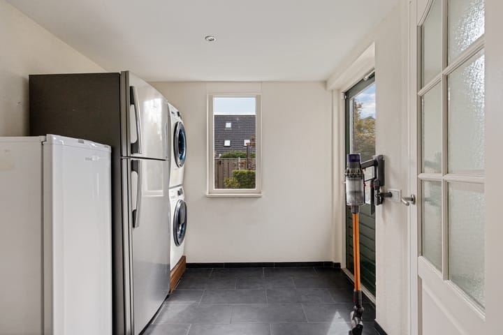 Twee-onder-één-kap te koop: Pastoor J H Wesselstraat 1, Coevorden