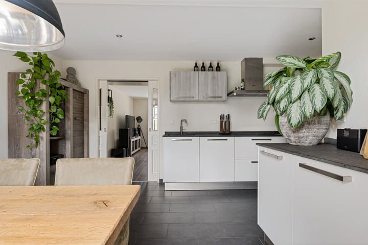 Twee-onder-één-kap te koop: Pastoor J H Wesselstraat 1, Coevorden