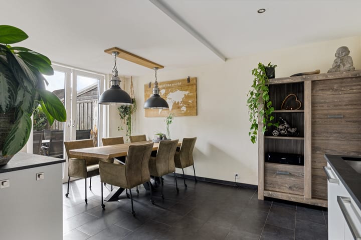 Twee-onder-één-kap te koop: Pastoor J H Wesselstraat 1, Coevorden
