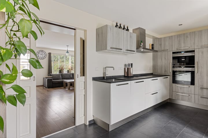 Twee-onder-één-kap te koop: Pastoor J H Wesselstraat 1, Coevorden