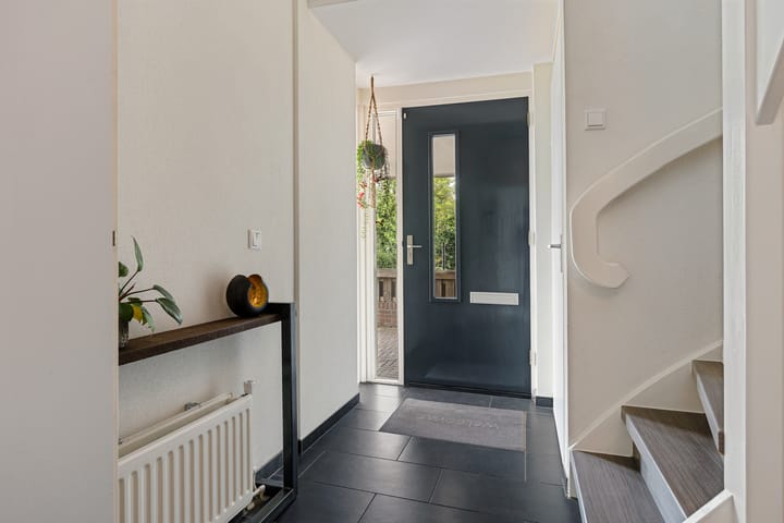 Twee-onder-één-kap te koop: Pastoor J H Wesselstraat 1, Coevorden
