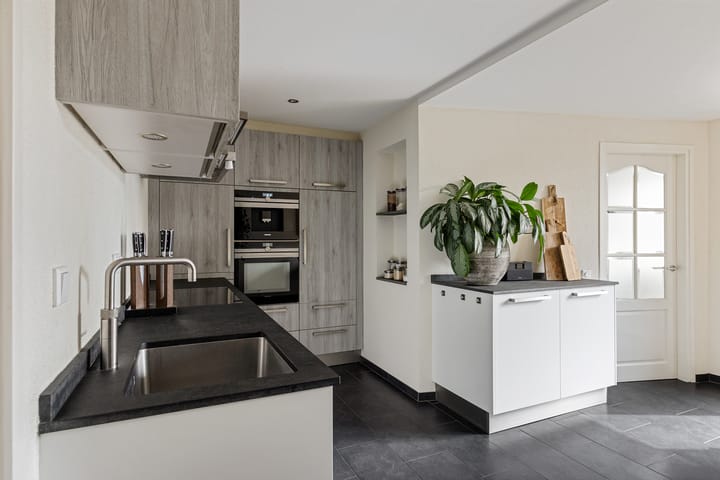 Twee-onder-één-kap te koop: Pastoor J H Wesselstraat 1, Coevorden