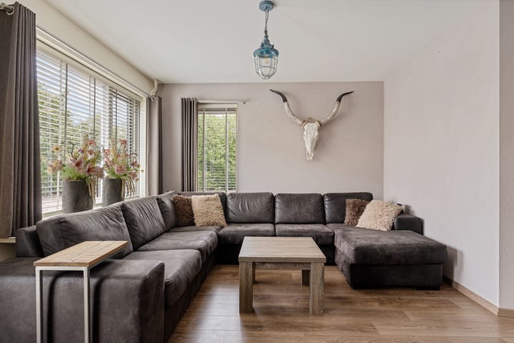 Twee-onder-één-kap te koop: Pastoor J H Wesselstraat 1, Coevorden