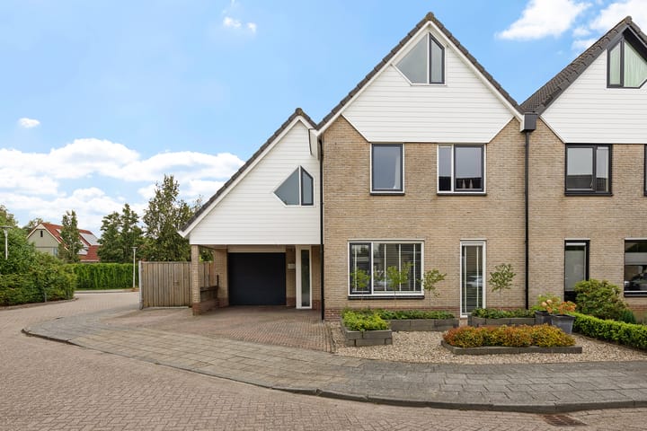 Twee-onder-één-kap te koop: Pastoor J H Wesselstraat 1, Coevorden