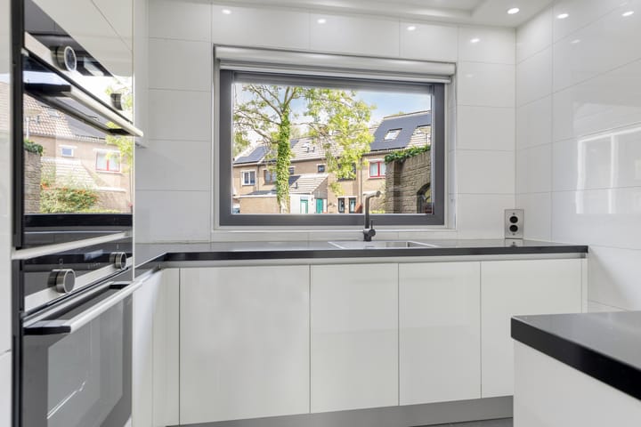Tussenwoning te koop: Lijster 69, Hoogvliet Rotterdam