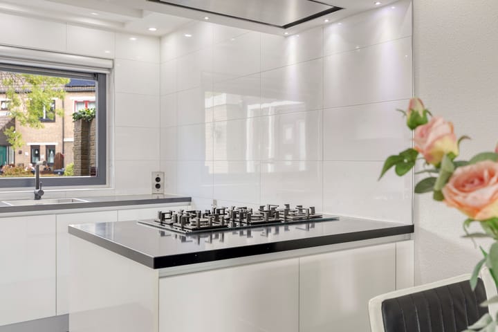 Tussenwoning te koop: Lijster 69, Hoogvliet Rotterdam