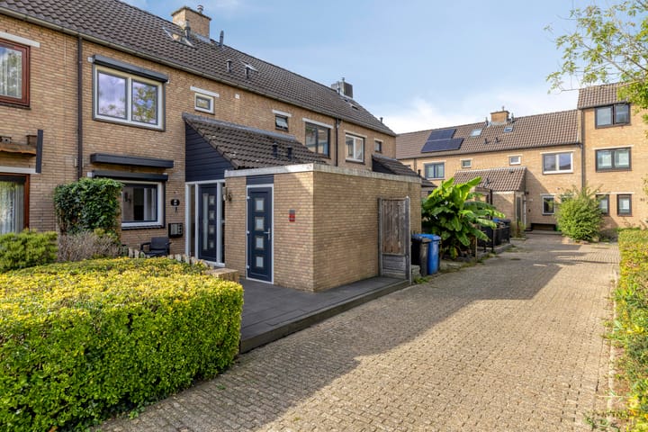 Tussenwoning te koop: Lijster 69, Hoogvliet Rotterdam
