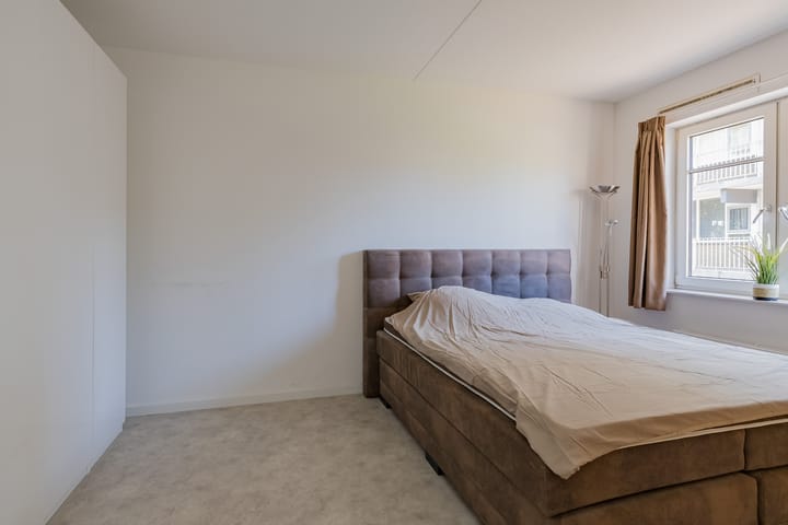 Tussenwoning te koop: S.P. Kuijperplantsoen 105, Ijmuiden