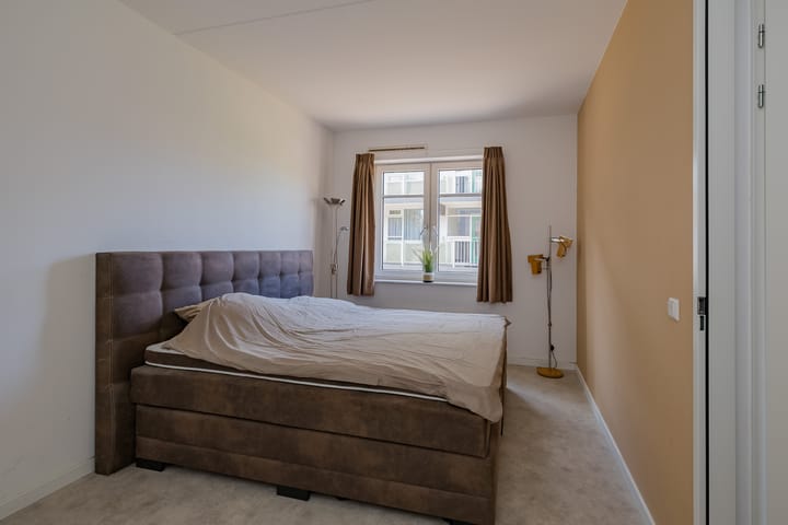 Tussenwoning te koop: S.P. Kuijperplantsoen 105, Ijmuiden