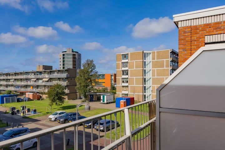 Tussenwoning te koop: S.P. Kuijperplantsoen 105, Ijmuiden