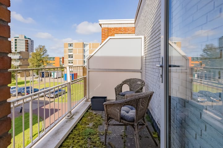 Tussenwoning te koop: S.P. Kuijperplantsoen 105, Ijmuiden